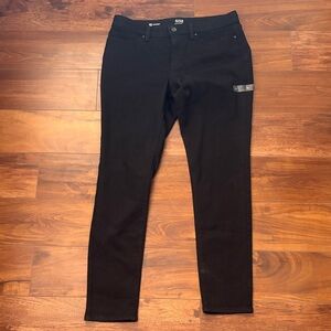 a.n.a Women's Sleek Black Skinny Jeans Size 10 Skinny